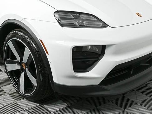 Used 2025 Porsche Macan Electric image 37