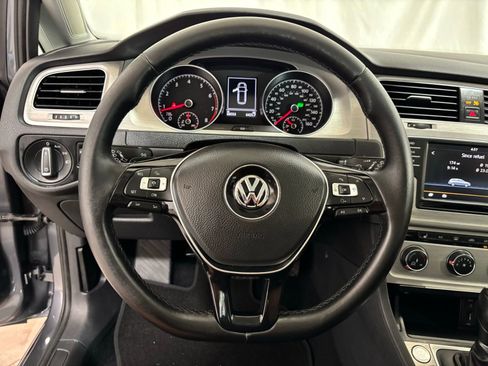 Used 2016 Volkswagen Golf Limited Edition image 20