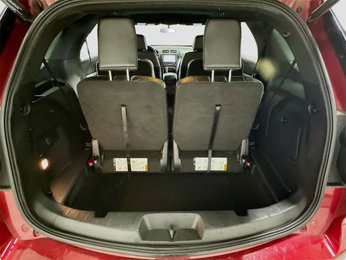 Used 2017 Ford Explorer XLT w/ Equipment Group 202A image 28