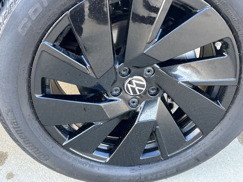 Certified 2025 Volkswagen Atlas SE image 12