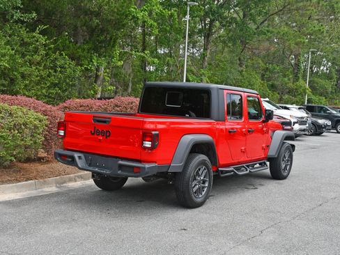 Used 2025 Jeep Gladiator Sport AWD/4WD image 4