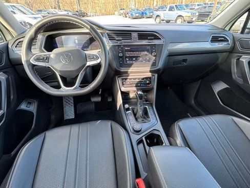 Certified 2022 Volkswagen Tiguan SE w/ Panoramic Sunroof Package image 15