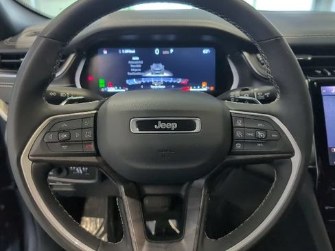 Used 2024 Jeep Grand Cherokee Limited AWD/4WD image 19