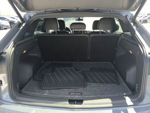 Certified 2023 Volkswagen Atlas Cross Sport SE w/ Panoramic Sunroof Package FWD image 9