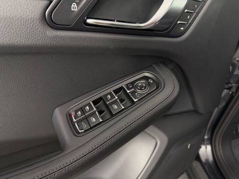 Certified 2026 Porsche Macan image 23