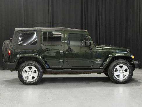 Used 2011 Jeep Wrangler Unlimited Sahara w/ Connectivity Group AWD/4WD image 6