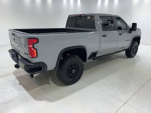 Used 2024 Chevrolet Silverado 2500 ZR2 w/ Technology Package image 5