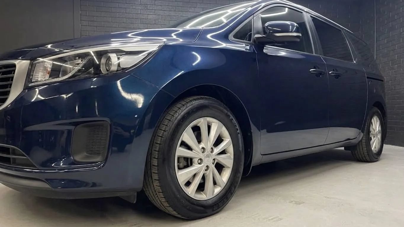 Used 2016 Kia Sedona LX w/ Option Group 020 FWD image 5