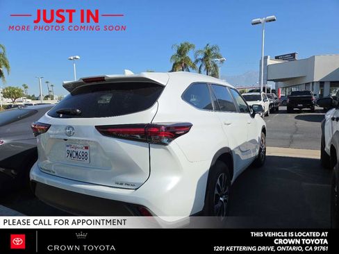 Used 2026 Toyota Highlander XLE AWD/4WD image 2