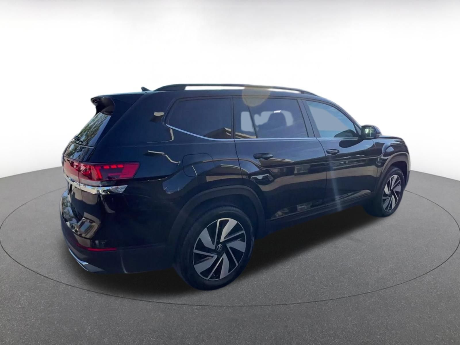 Used 2026 Volkswagen Atlas SE FWD image 14