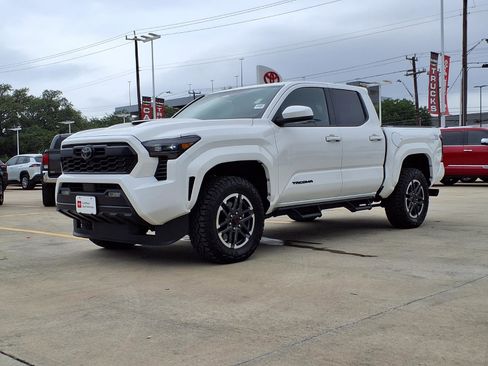 Certified 2025 Toyota Tacoma TRD Sport AWD/4WD image 1