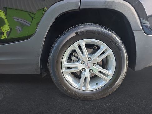 Used 2023 GMC Terrain SLE w/ Driver Convenience Package image 43