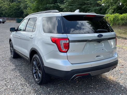 Used 2017 Ford Explorer XLT w/ Equipment Group 202A AWD/4WD image 2