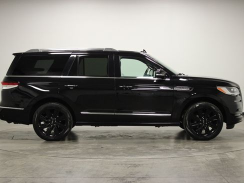Used 2024 Lincoln Navigator Reserve AWD/4WD image 9