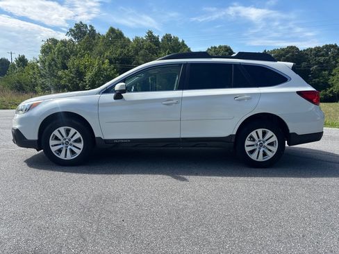 Used 2015 Subaru Outback 2.5i Premium AWD/4WD image 2