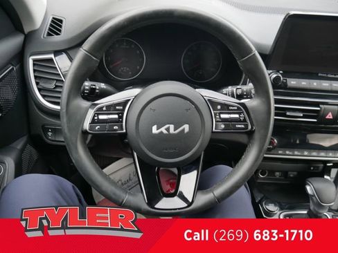 Used 2023 Kia Seltos EX image 28