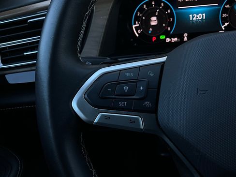 Used 2025 Volkswagen Atlas SE image 36