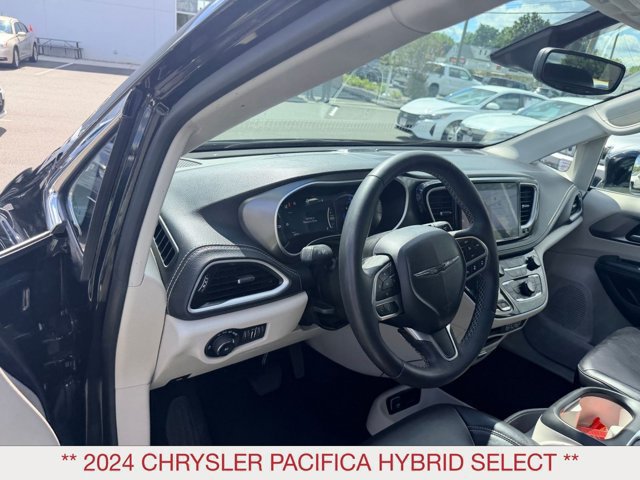 Certified 2024 Chrysler Pacifica Limited FWD image 13