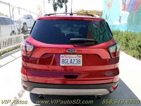 Used 2018 Ford Escape Titanium image 5