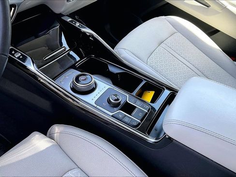 Certified 2023 Kia Sorento SX Prestige AWD/4WD image 10