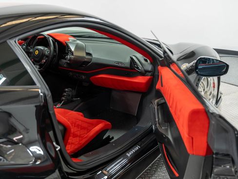 Used 2019 Ferrari 488 Pista Coupe RWD image 91