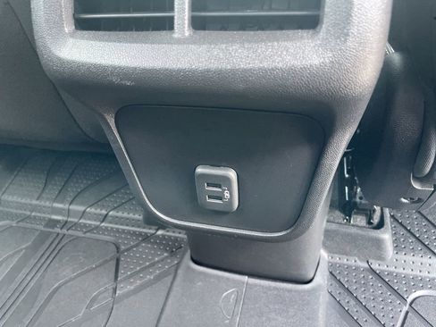 Used 2023 Chevrolet Equinox LT AWD/4WD image 25