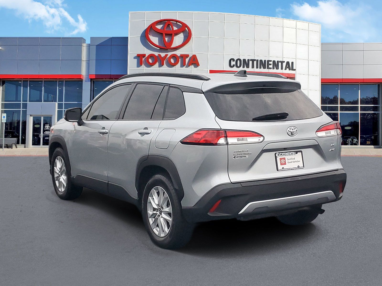 Certified 2025 Toyota Corolla Cross LE w/ Moonroof Package AWD/4WD image 5
