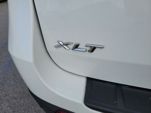 Used 2024 Ford Explorer XLT RWD image 31