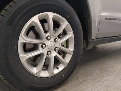 Used 2021 Jeep Grand Cherokee Laredo RWD image 31