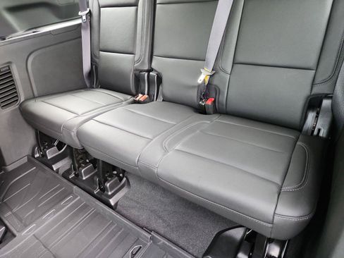 Used 2024 Chevrolet Suburban LT w/ LT Signature Package RWD image 35