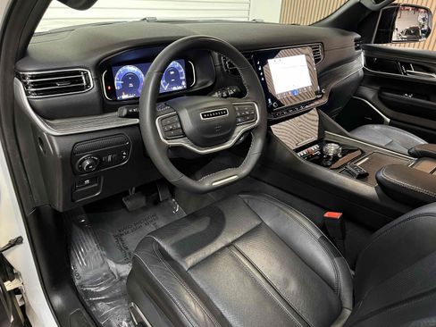 Used 2024 Jeep Wagoneer L Series II RWD image 82
