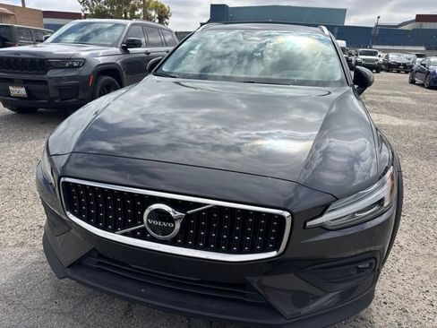 Used 2025 Volvo V60 B5 Cross Country Plus AWD/4WD image 2