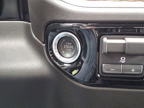 New 2026 GMC Sierra 1500 SLE image 40