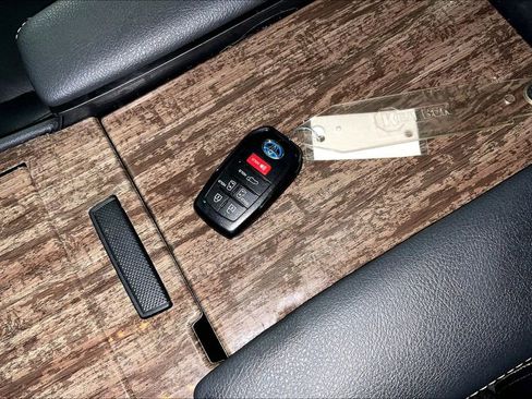 Used 2025 Toyota Sienna Platinum AWD/4WD image 14