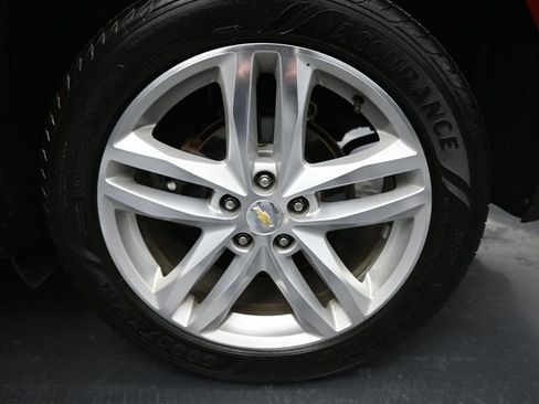 Used 2018 Chevrolet Equinox Premier image 11