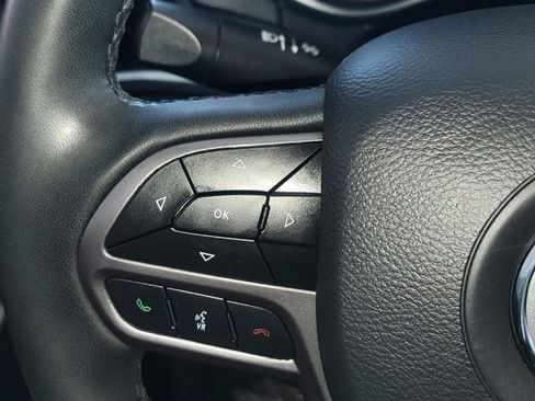 Used 2022 Jeep Cherokee Latitude Lux w/ Mopar Interior Package AWD/4WD image 19