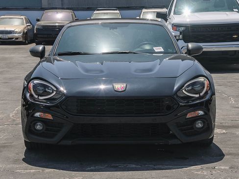 Used 2018 FIAT 124 Spider Abarth RWD image 2