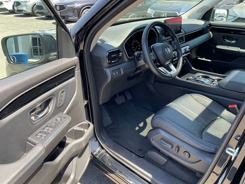 Used 2023 Honda Pilot Touring image 10