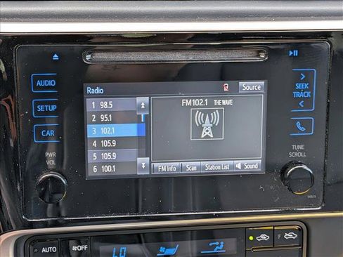 Used 2017 Toyota Corolla SE FWD image 14