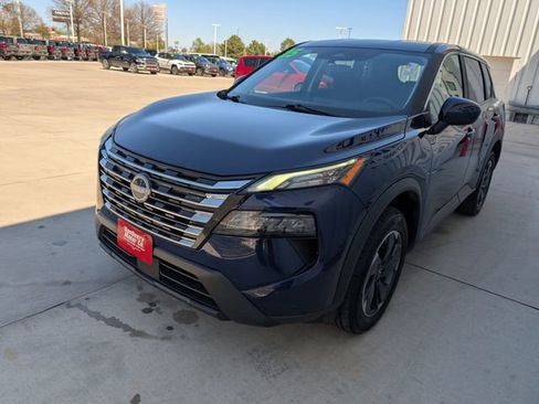 Used 2025 Nissan Rogue SV AWD/4WD image 33