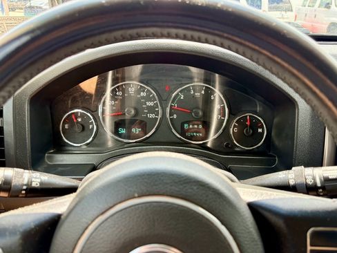 Used 2012 Jeep Liberty Sport AWD/4WD image 33