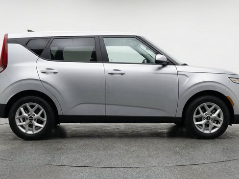 Used 2025 Kia Soul LX w/ LX Technology Package FWD image 11