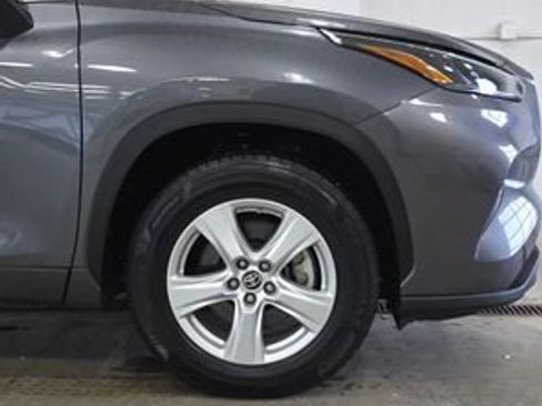 Used 2023 Toyota Highlander LE image 34