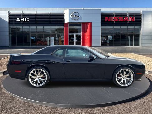 Used 2019 Dodge Challenger SXT image 4