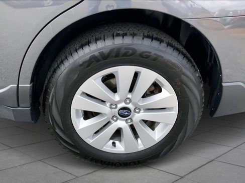 Used 2019 Subaru Outback 2.5i Premium image 11