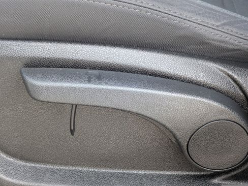 Used 2020 Kia Sorento LX image 24