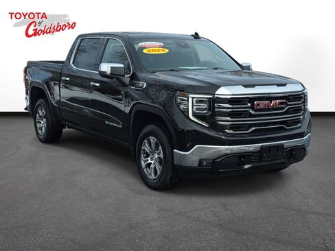 Used 2025 GMC Sierra 1500 SLT image 3