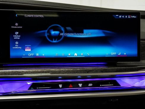 Used 2023 BMW 760i xDrive w/ Executive Package image 32