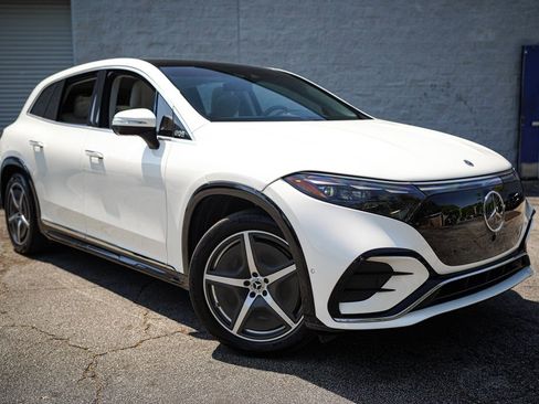 Used 2023 Mercedes-Benz EQS 580 4MATIC SUV image 9