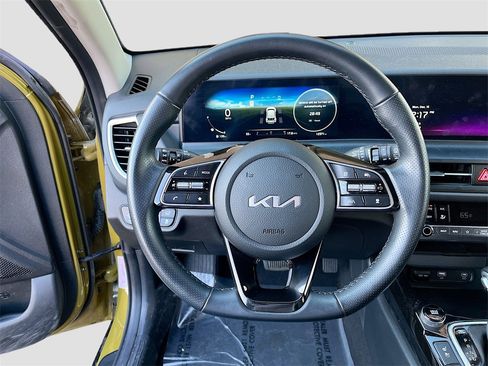 Used 2024 Kia Seltos SX w/ SX Sunroof Package image 11